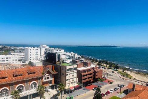 Apartamento frente al mar en Playa Mansa Punta del Este