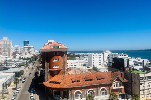 Apartamento frente al mar en Playa Mansa Punta del Este