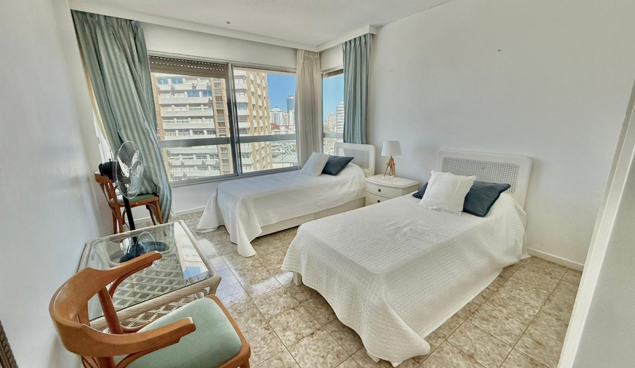 Apartamento frente al mar en Playa Mansa Punta del Este
