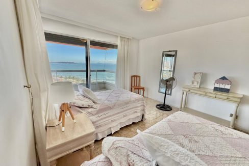 Apartamento frente al mar en Playa Mansa Punta del Este
