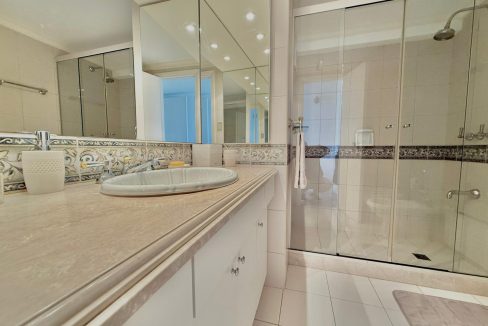Apartamento frente al mar en Playa Mansa Punta del Este