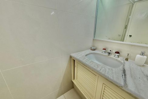 Apartamento frente al mar en Playa Mansa Punta del Este