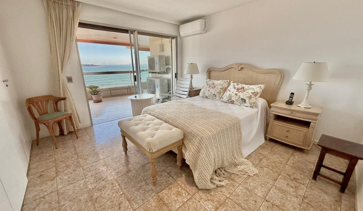 Apartamento frente al mar en Playa Mansa Punta del Este
