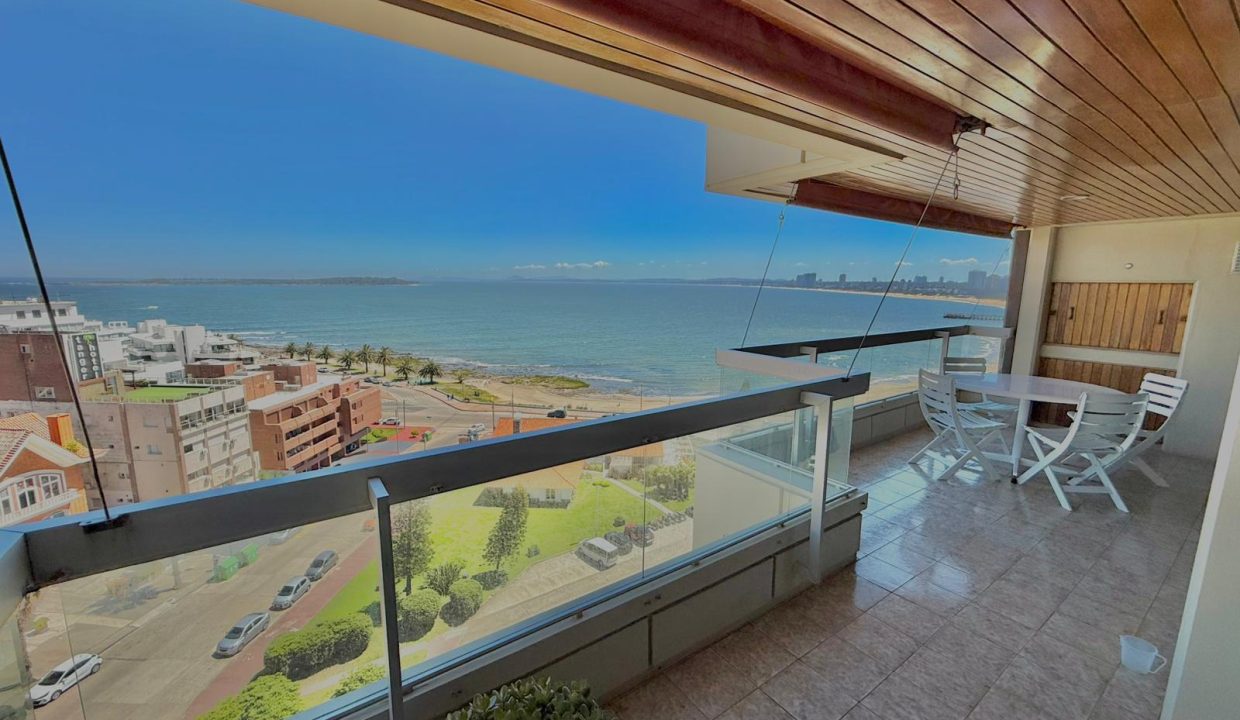 Apartamento frente al mar en Playa Mansa Punta del Este