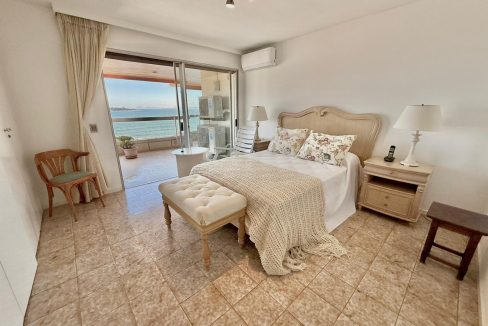 Apartamento frente al mar en Playa Mansa Punta del Este