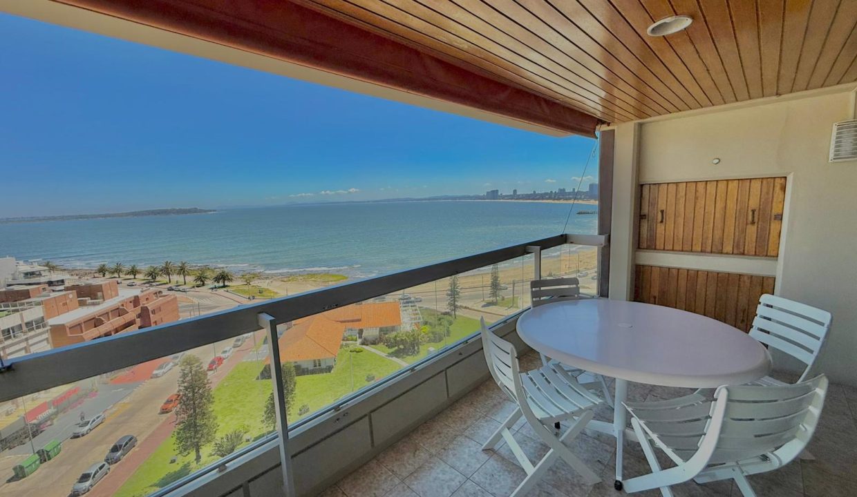 Apartamento frente al mar en Playa Mansa Punta del Este