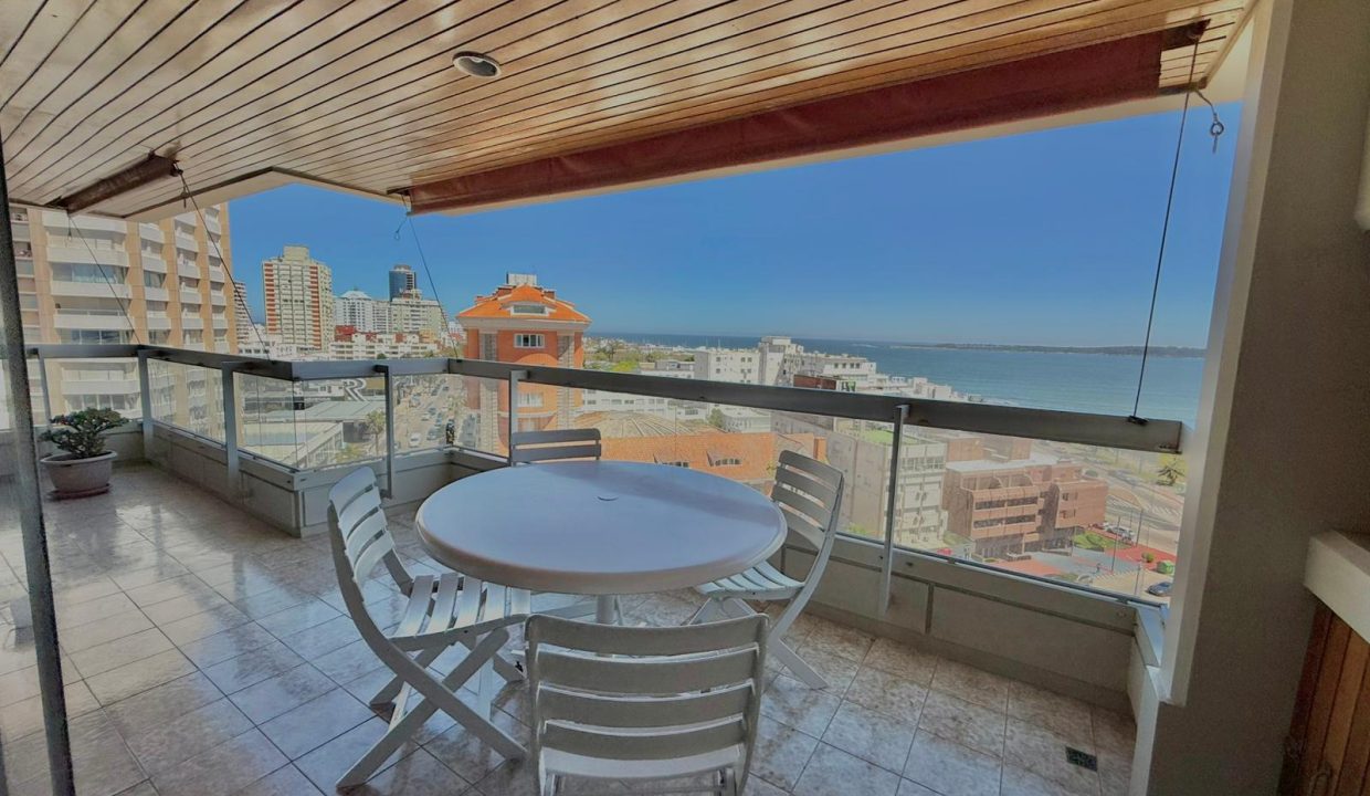 Apartamento frente al mar en Playa Mansa Punta del Este