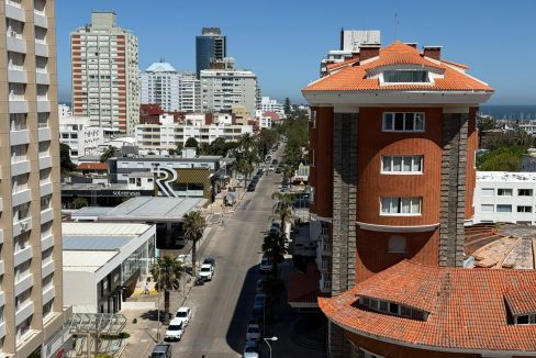 Apartamento frente al mar en Playa Mansa Punta del Este