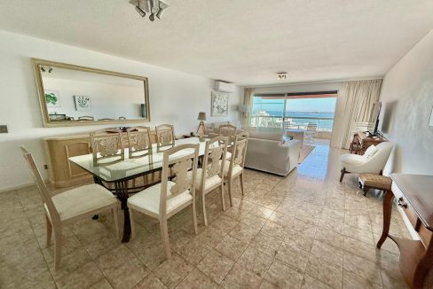 Apartamento frente al mar en Playa Mansa Punta del Este