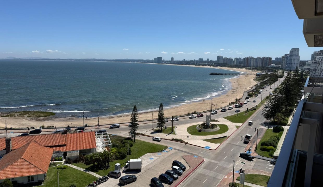 Apartamento frente al mar en Playa Mansa Punta del Este