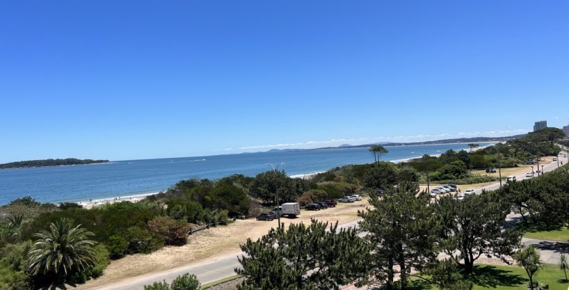 Apartamento de 3 dormitorios frente al mar