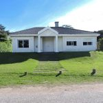 Preciosa casa con excelente entorno cerca del mar