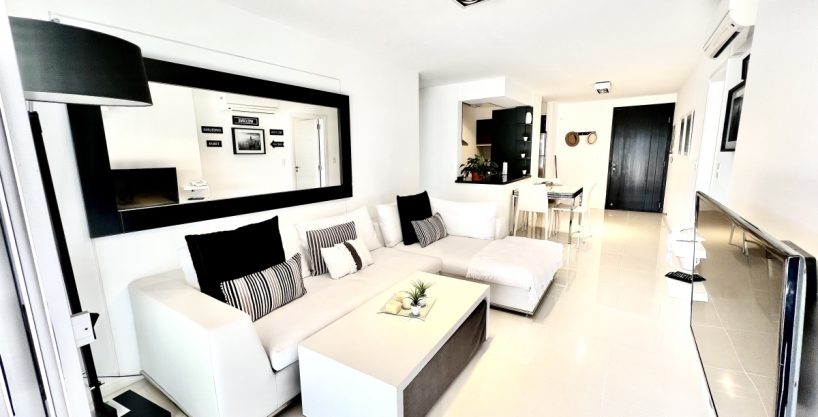 Apartamento en Torre Emblemática a Pasos del Mar