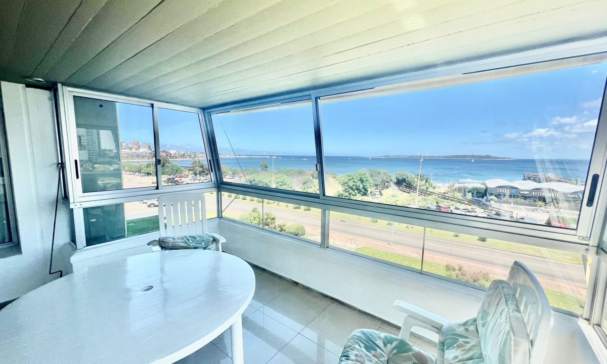 Apartamento con vista al mar en Playa Mansa